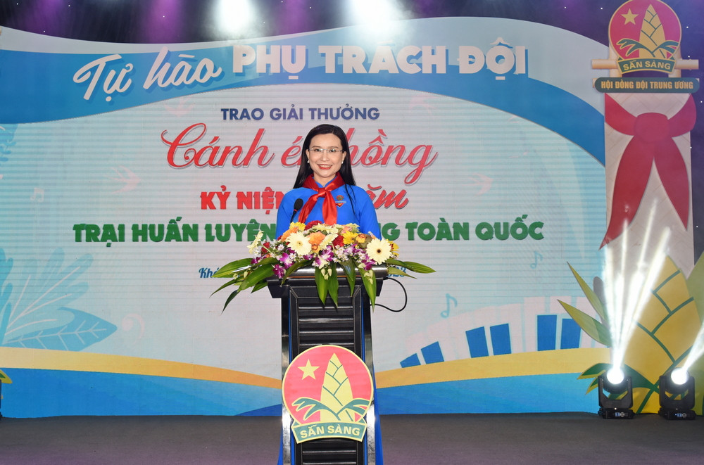 Chị Nguyễn Phạm Duy Trang - Bí thư T.Ư Đoàn, Chủ tịch Hội đồng Đội T.Ư phát biểu tại chương trình.