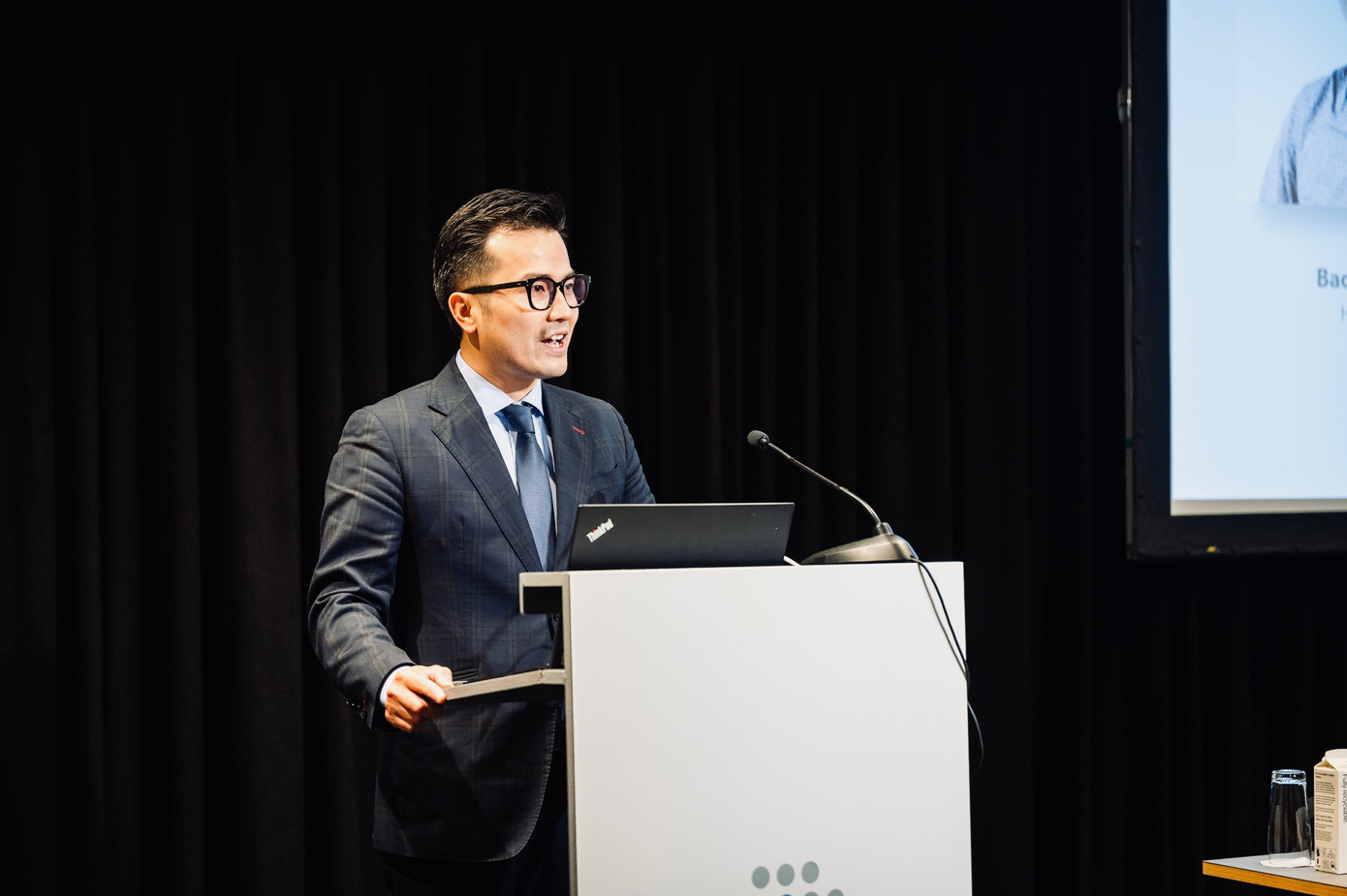 PGS.TS. Trần Xuân Bách nhận Giải thưởng phát biểu tại Hội nghị