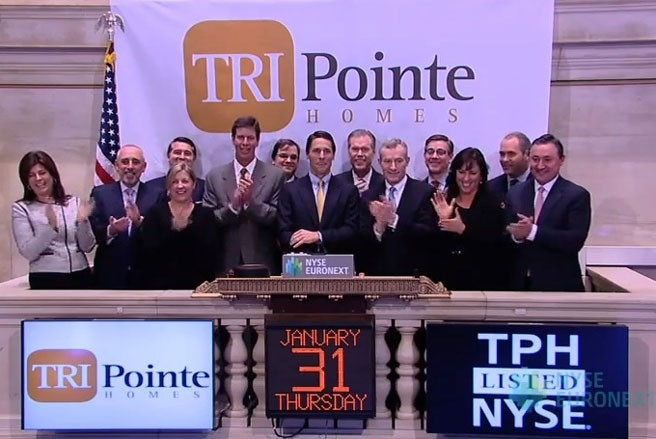 4. Tri Pointe Homes Vụ chào bán cổ phiếu lần đầu ra công chúng của Tri Pointe Homes hồi tháng 1 là vụ IPO đầu tiên của một công ty thuộc lĩnh vực xây dựng nhà ở kể từ năm 2004, theo hãng tin Bloomberg. Công ty này đã thu được 233 triệu USD nhờ bán được số cổ phiếu với giá IPO là 17 USD. Vụ IPO của Tri Pointe Homes còn được xem là một dấu hiệu cho thấy tình trạng hồi phục đang diễn ra trên thị trường nhà đất cũng như việc giá nhà tăng ổn định trong hai năm qua. Một hãng xây dựng nhà ở khác là Taylor Morrison Home Corp cũng lên sàn vào tháng 4 và thu được 629 triệu USD - Ảnh: Stocks.