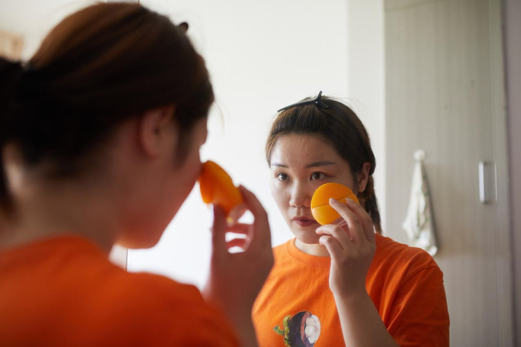 Người trẻ Hàn Quốc và Nhật Bản đều đang tiêu xài nhiều hơn vì những lý do khác nhau. Giới trẻ châu Á 'tiêu tiền như người Mỹ' và gánh nặng nợ ngập đầu ảnh 1