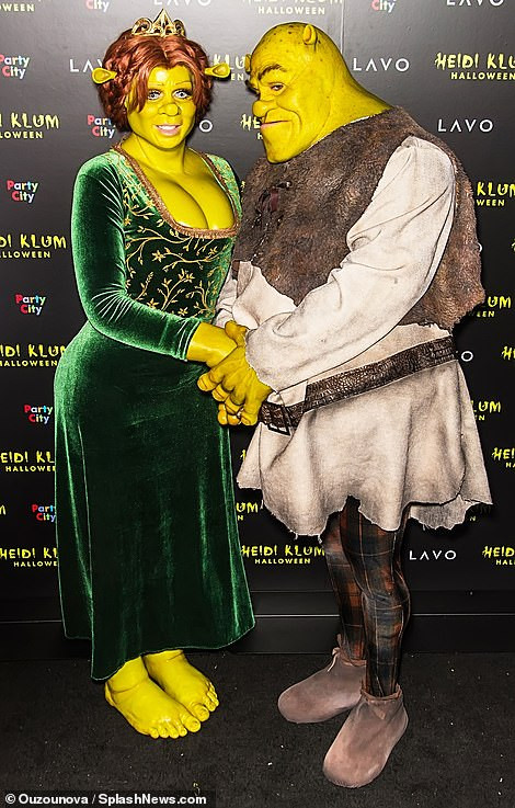 Ngắm váy áo Halloween quá đỗi gợi cảm của dàn người đẹp Hollywood ảnh 12