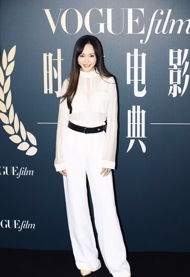 'Gái một con' Angelababy eo thon, chân dài hút mắt ảnh 27