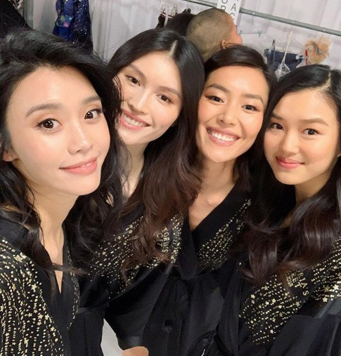 Hậu trường sôi động các mỹ nhân nội y Victoria's Secret trước giờ G ảnh 52