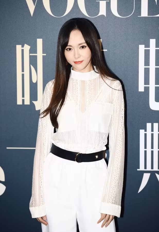 'Gái một con' Angelababy eo thon, chân dài hút mắt ảnh 26