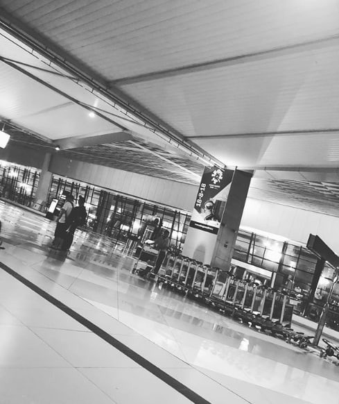 Tài tử xứ Hàn Lee Jong Suk bị giam giữ tại Indonesia sau buổi họp fan ảnh 1