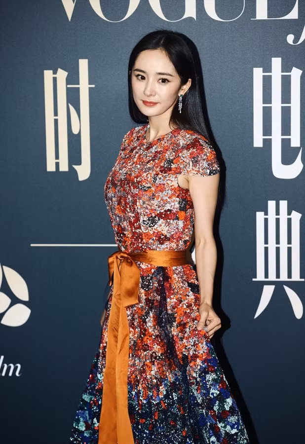 'Gái một con' Angelababy eo thon, chân dài hút mắt ảnh 28