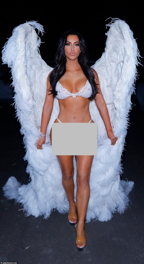 Chị em nhà Kim Kardashian hóa thân thành thiên thần nội y ảnh 10