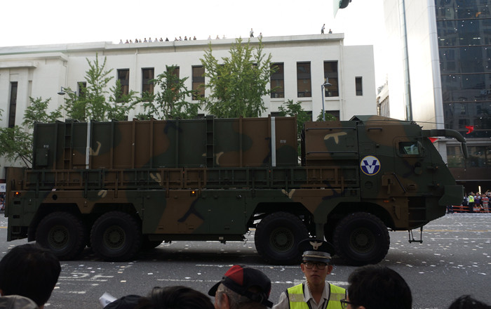 Xe chở hệ thống phòng không. Ảnh: T.Đ