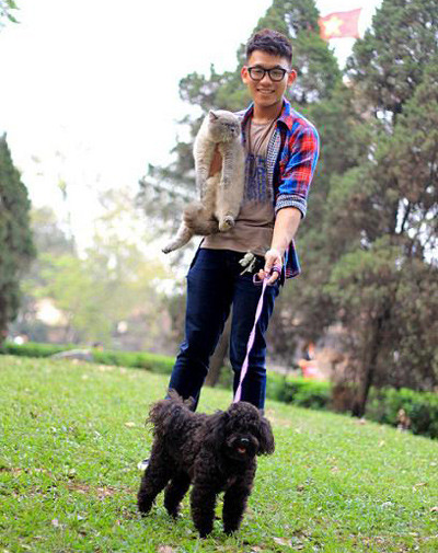 Chàng trai yêu động vật Thành Trung tỏ ra băn khoăn về quy định liên quan đến tiêu hủy chó mèo. Chàng trai yêu động vật Thành Trung tỏ ra băn khoăn về quy định liên quan đến tiêu hủy chó mèo