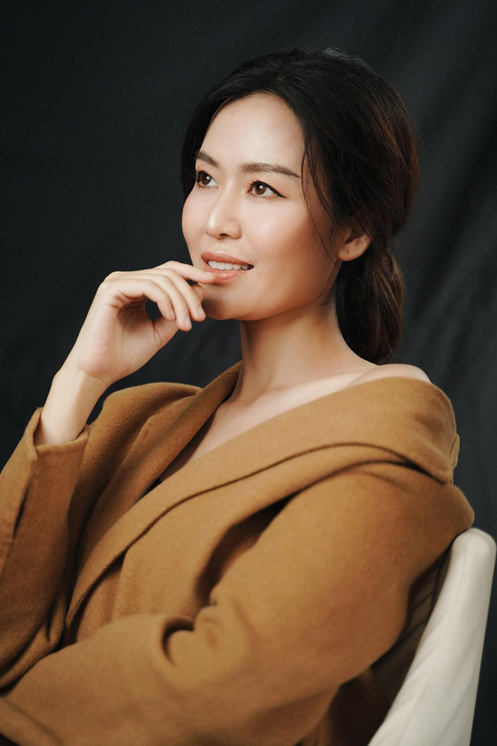 Quả thật, nhan sắc của Thu Thuỷ sau 27 năm đăng quang vẫn tròn đầy, vẹn nguyên và mãi mãi ghi dấu ấn trong lòng công chúng.