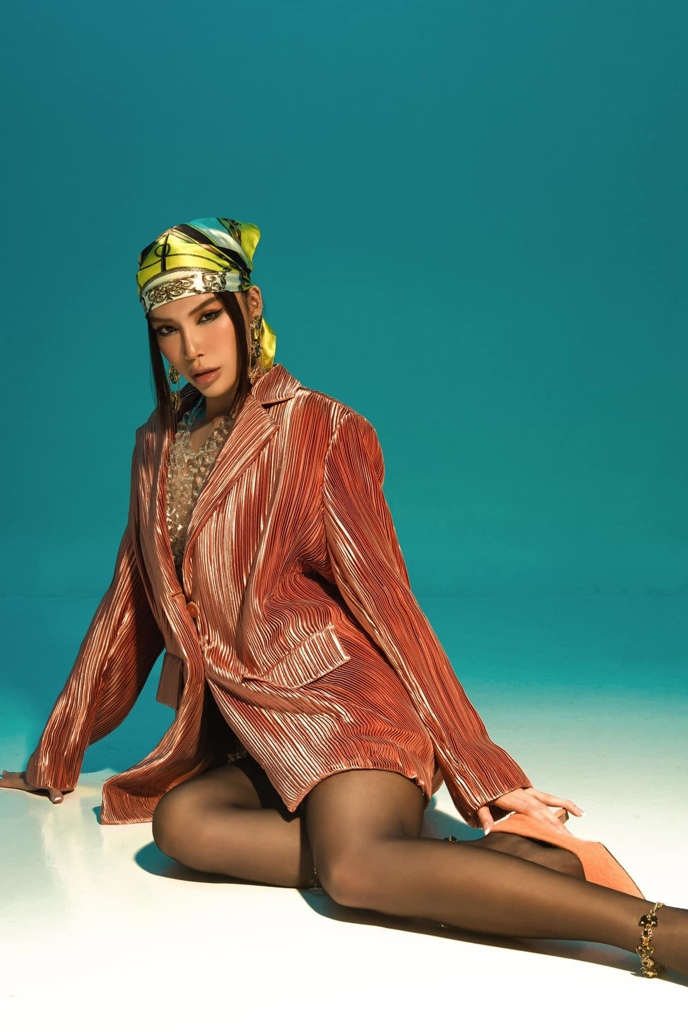 Hoa hậu Siêu quốc gia Việt Nam 2018 Minh Tú khoe chân dài miên man với phong cách cá tính. Hoa hậu Siêu quốc gia Việt Nam 2018 Minh Tú khoe chân dài miên man với phong cách cá tính.