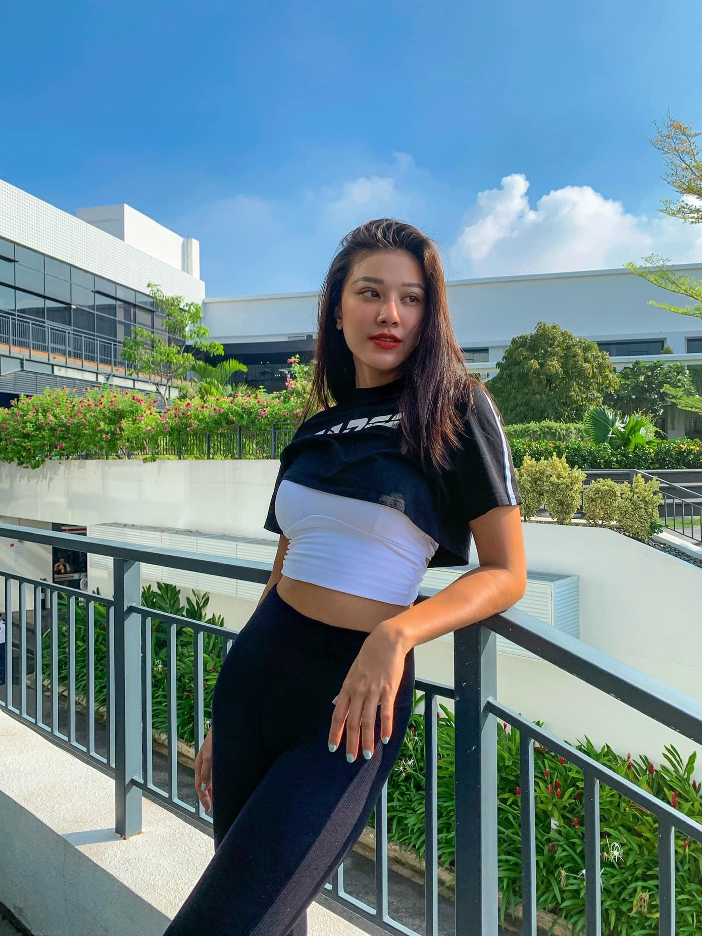 Á hậu Kim Duyên diện trang phục thể thao khoe eo thon quyến rũ. Á hậu Kim Duyên diện trang phục thể thao khoe eo thon quyến rũ.