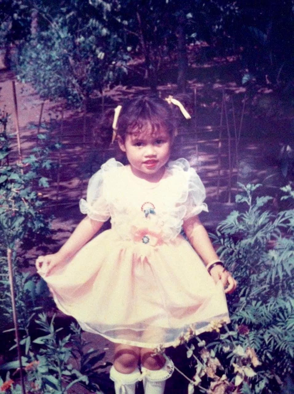 Á hậu Hoàng My ngày còn nhỏ đã mang nhiều nét lai tây cực kỳ xinh đẹp. Á hậu Hoàng My ngày còn nhỏ đã mang nhiều nét lai tây cực kỳ xinh đẹp.