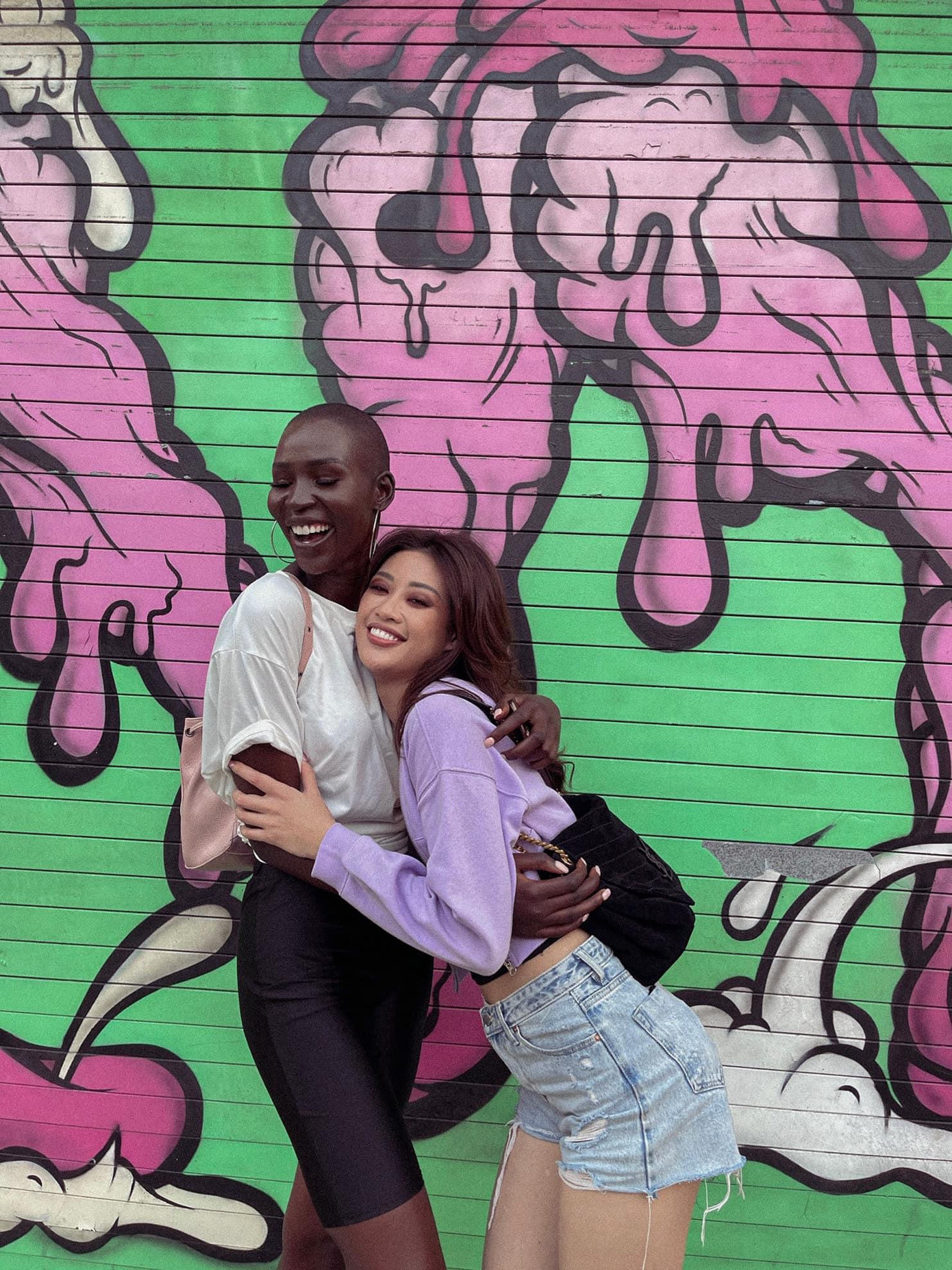 Hoa hậu Khánh Vân hội ngộ Hoa hậu Hoàn vũ Canada Stevens Nova tại Mỹ. Hoa hậu Khánh Vân hội ngộ Hoa hậu Hoàn vũ Canada Stevens Nova tại Mỹ.