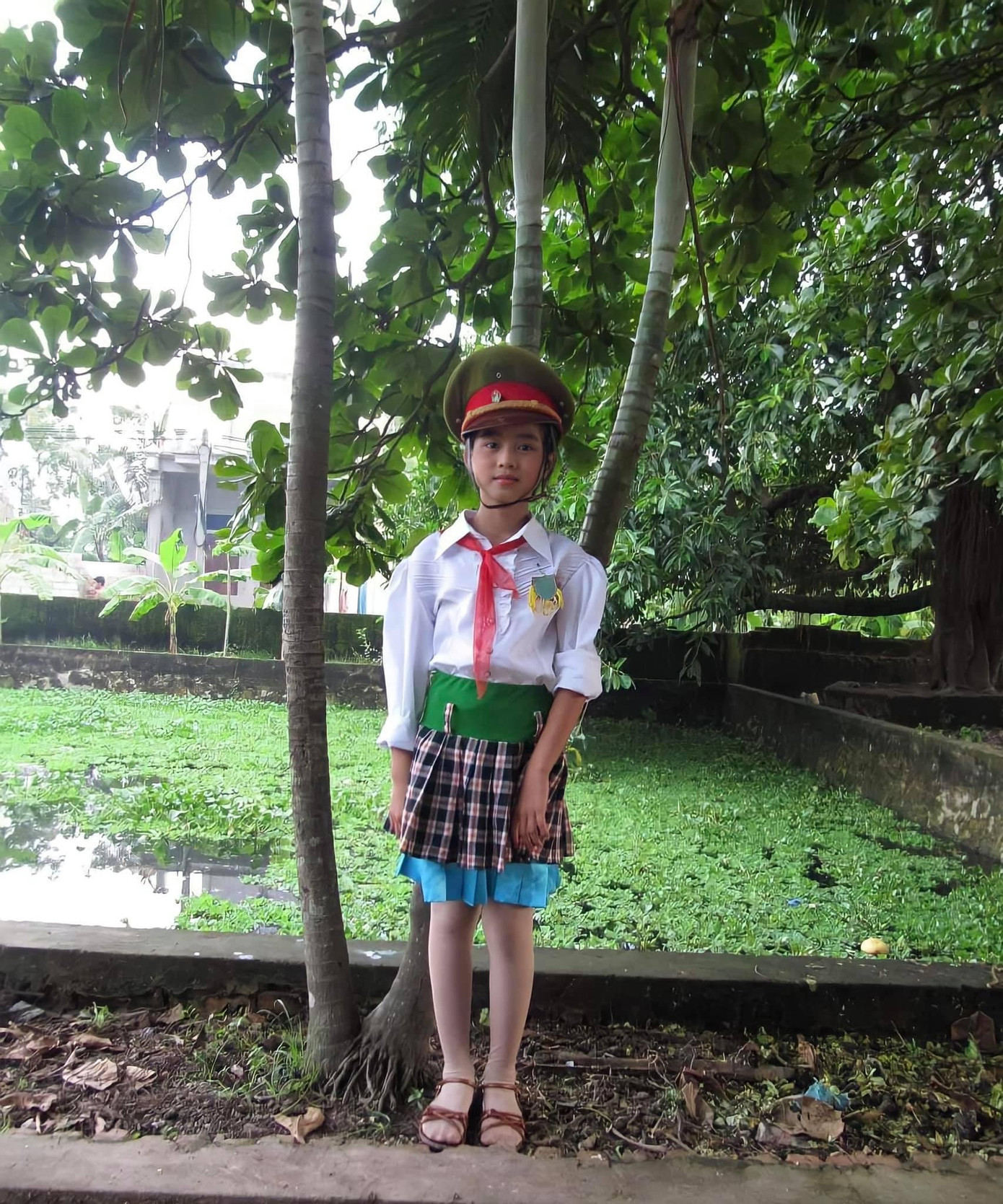 Ngắm nhìn loạt ảnh thời còn đi học của Hoa hậu, cư dân mạng đều đồng tình cho rằng cô sở hữu những nét đẹp nổi bật ngay từ thời niên thiếu.