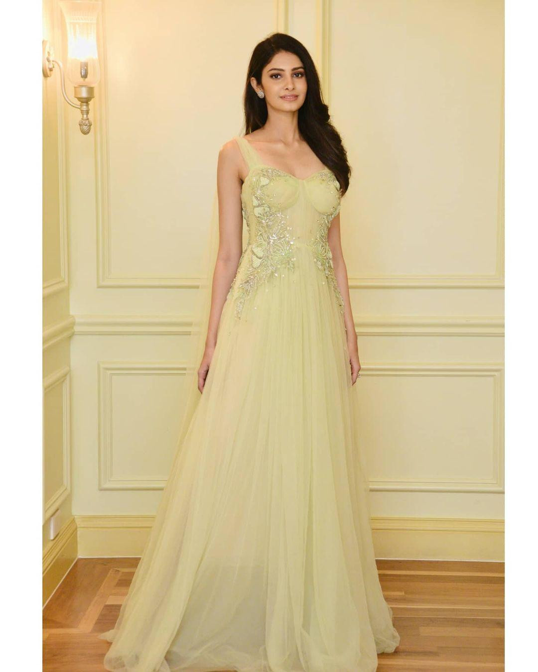 Người đẹp 23 tuổi cũng sở hữu phong cách thời trang thanh lịch và tinh tế, đúng gu của Miss World.