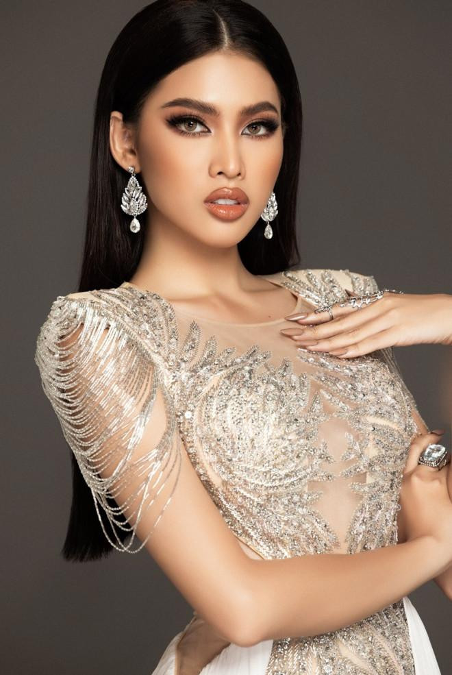 Đại diện Việt Nam tham dự Miss Grand 2020 và phải một thân một mình sang Thái Lan để tham dự cuộc thi trong tình hình dịch bệnh diễn biến phức tạp nhưng Ngọc Thảo đã khiến các fans Việt tự hào vì hành trình rực rỡ của mình tại cuộc thi năm nay.