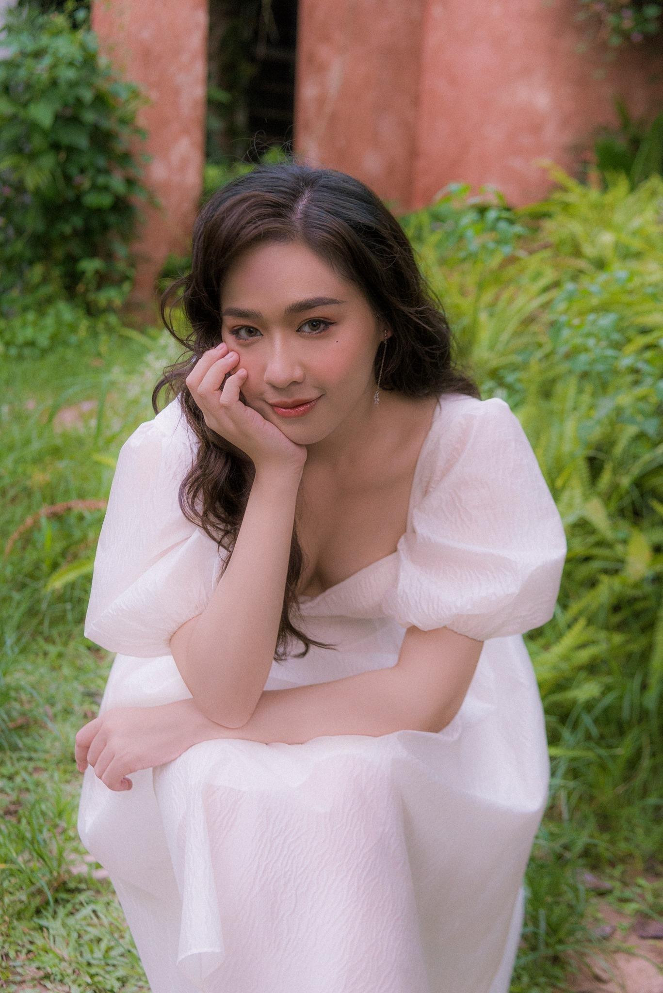 Người đẹp Top 15 HHVN 2018 Phạm Ngọc Hà My đẹp trong trẻo như nàng công chúa với gam màu pastel.