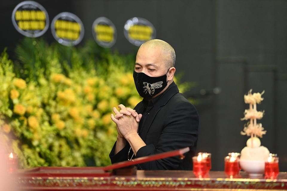 Ấn tượng của nhà thiết kế về Thu Thủy là một cô gái vừa xinh vừa giỏi, mặt mộc cũng rất xinh, nhưng rất ít nói, kể cả khi đi diễn cũng cứ âm thầm, không ríu rít chuyện trò như các cô gái khác.