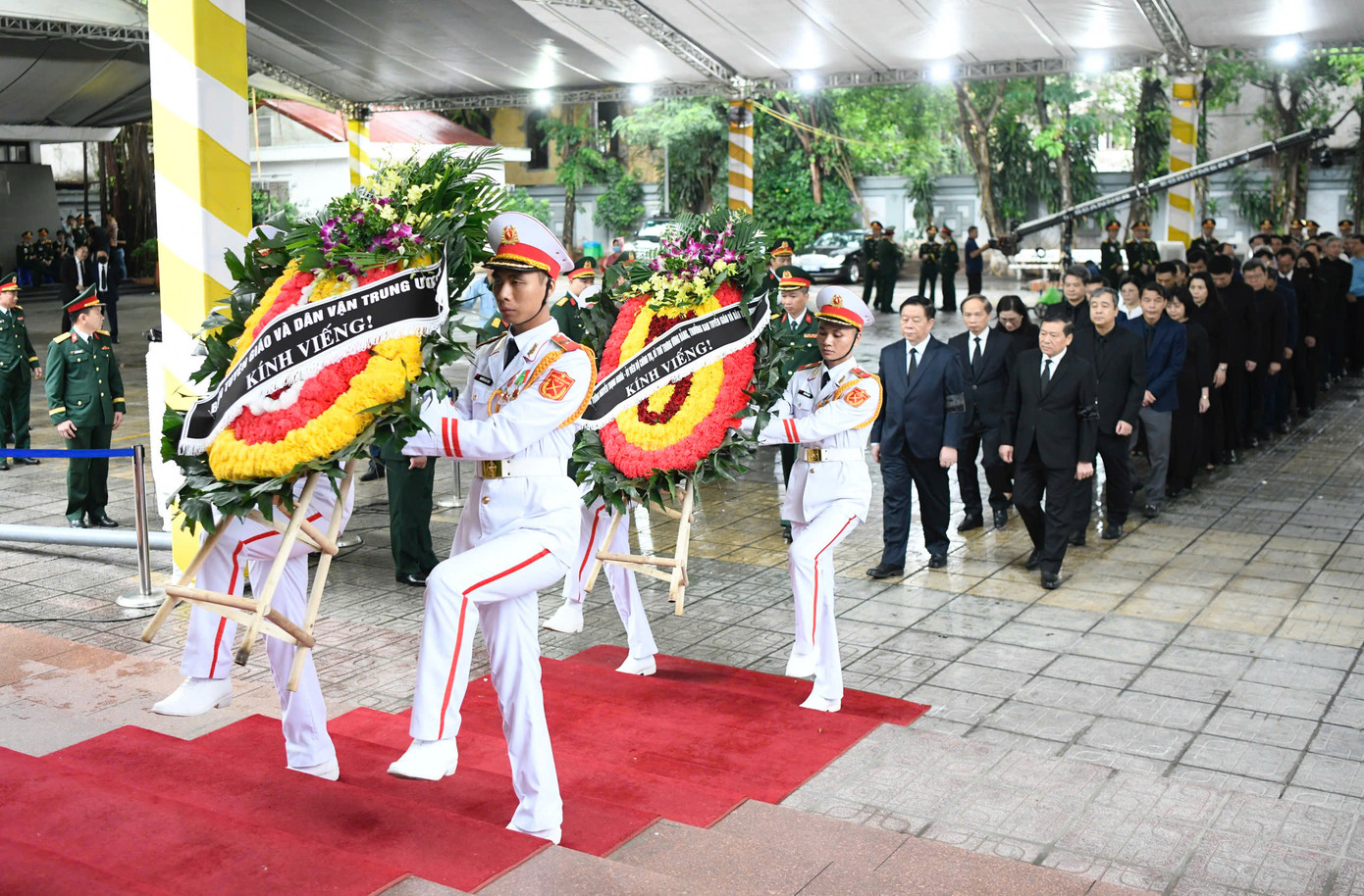 Đoàn Ban Tuyên giáo và Dân vận Trung ương vào viếng Đoàn Ban Tuyên giáo và Dân vận Trung ương vào viếng