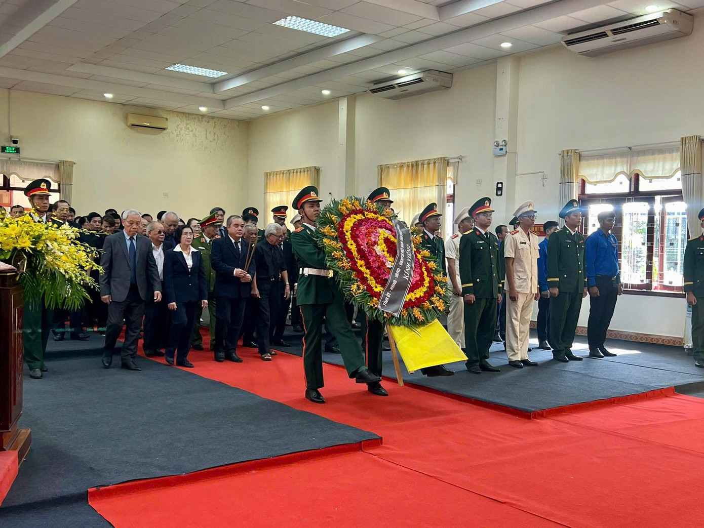 Lễ viếng nguyên Chủ tịch nước Trần Đức Lương ảnh 47 Lễ viếng nguyên Chủ tịch nước Trần Đức Lương ảnh 47