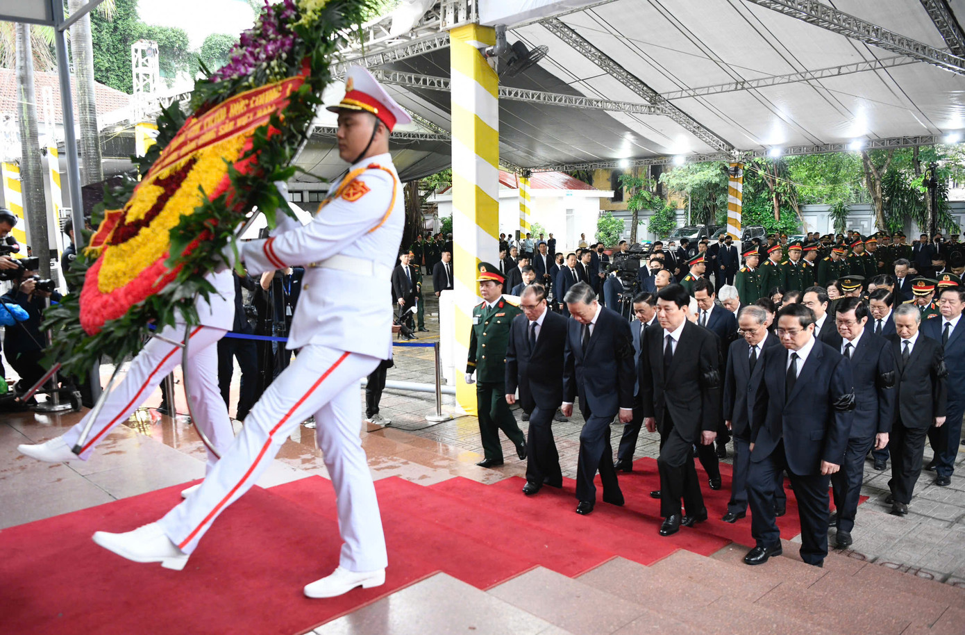 Lễ viếng nguyên Chủ tịch nước Trần Đức Lương ảnh 11 Lễ viếng nguyên Chủ tịch nước Trần Đức Lương ảnh 11