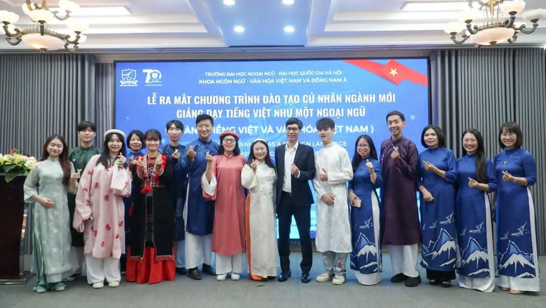 Trường Đại học Ngoại ngữ, Đại học Quốc gia Hà Nội vừa tổ chức lễ ra mắt chương trình cử nhân ngành Giảng dạy tiếng Việt như một ngoại ngữ. Trường Đại học Ngoại ngữ, Đại học Quốc gia Hà Nội vừa tổ chức lễ ra mắt chương trình cử nhân ngành Giảng dạy tiếng Việt như một ngoại ngữ.
