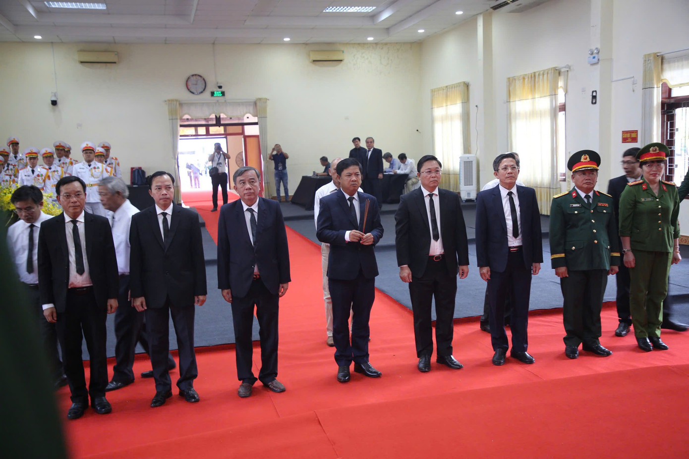 Đoàn của Tỉnh ủy, UBND, UBMTTQVN tỉnh Quảng Nam, do Ủy viên dự khuyết Trung ương Đảng - Bí thư Tỉnh ủy Lương Nguyễn Minh Triết làm trưởng đoàn vào viếng nguyên Chủ tịch nước Trần Đức Lương. Đoàn của Tỉnh ủy, UBND, UBMTTQVN tỉnh Quảng Nam, do Ủy viên dự khuyết Trung ương Đảng - Bí thư Tỉnh ủy Lương Nguyễn Minh Triết làm trưởng đoàn vào viếng nguyên Chủ tịch nước Trần Đức Lương.