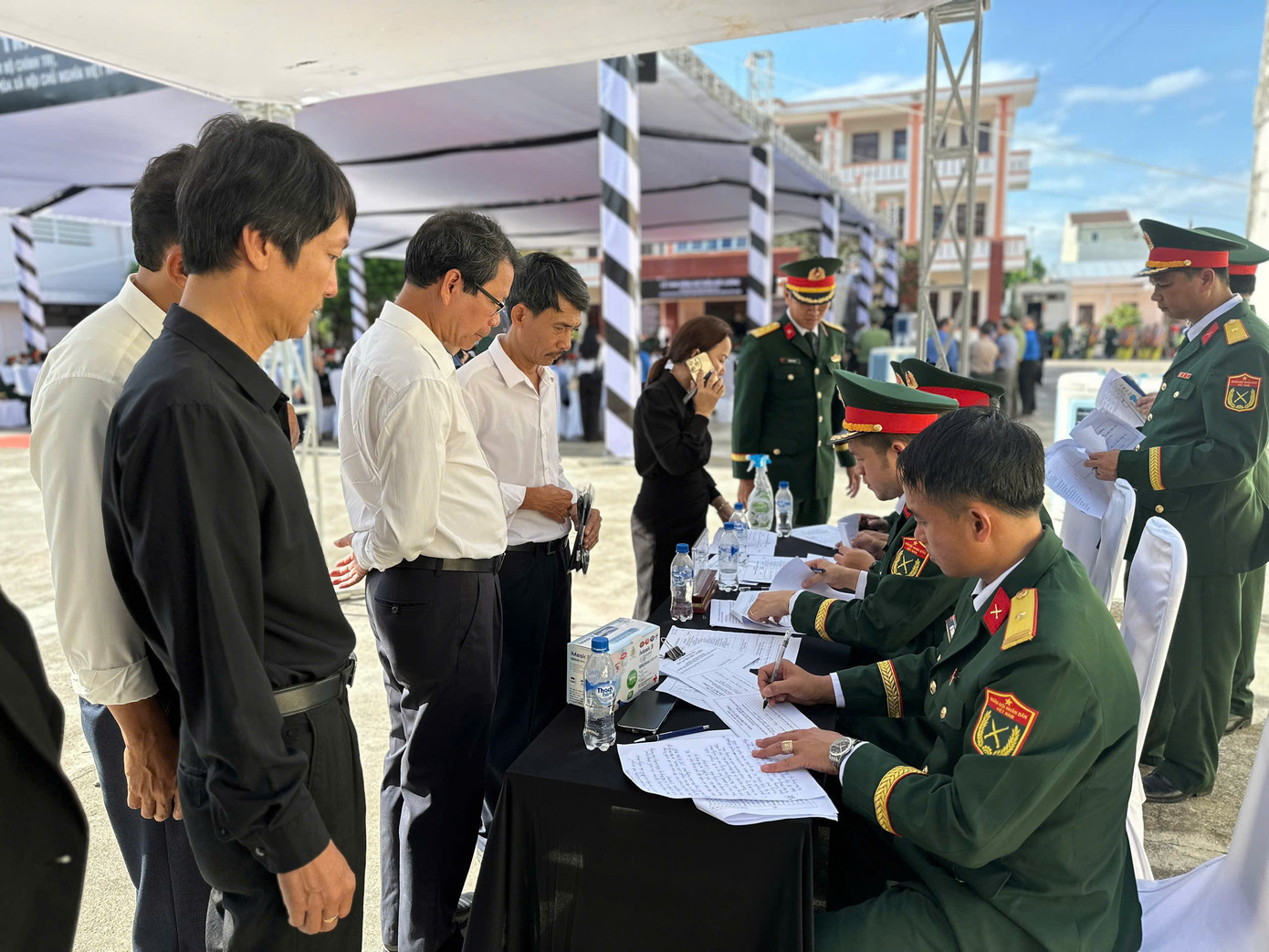 Lễ viếng nguyên Chủ tịch nước Trần Đức Lương ảnh 28 Lễ viếng nguyên Chủ tịch nước Trần Đức Lương ảnh 28