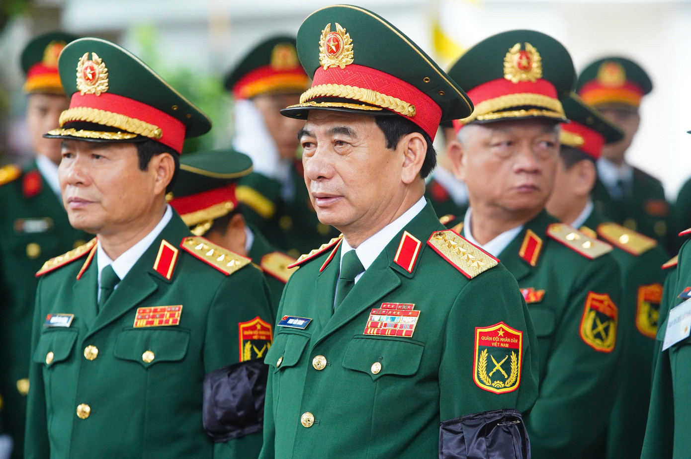 Đoàn Quân ủy Trung ương và Bộ Quốc phòng do đồng chí Đại tướng Phan Văn Giang, Ủy viên Bộ Chính trị, Phó Bí thư Quân ủy Trung ương, Bộ trưởng Bộ Quốc phòng, làm Trưởng đoàn vào viếng đồng chí Trần Đức Lương, nguyên Chủ tịch nước. Đoàn Quân ủy Trung ương và Bộ Quốc phòng do đồng chí Đại tướng Phan Văn Giang, Ủy viên Bộ Chính trị, Phó Bí thư Quân ủy Trung ương, Bộ trưởng Bộ Quốc phòng, làm Trưởng đoàn vào viếng đồng chí Trần Đức Lương, nguyên Chủ tịch nước.