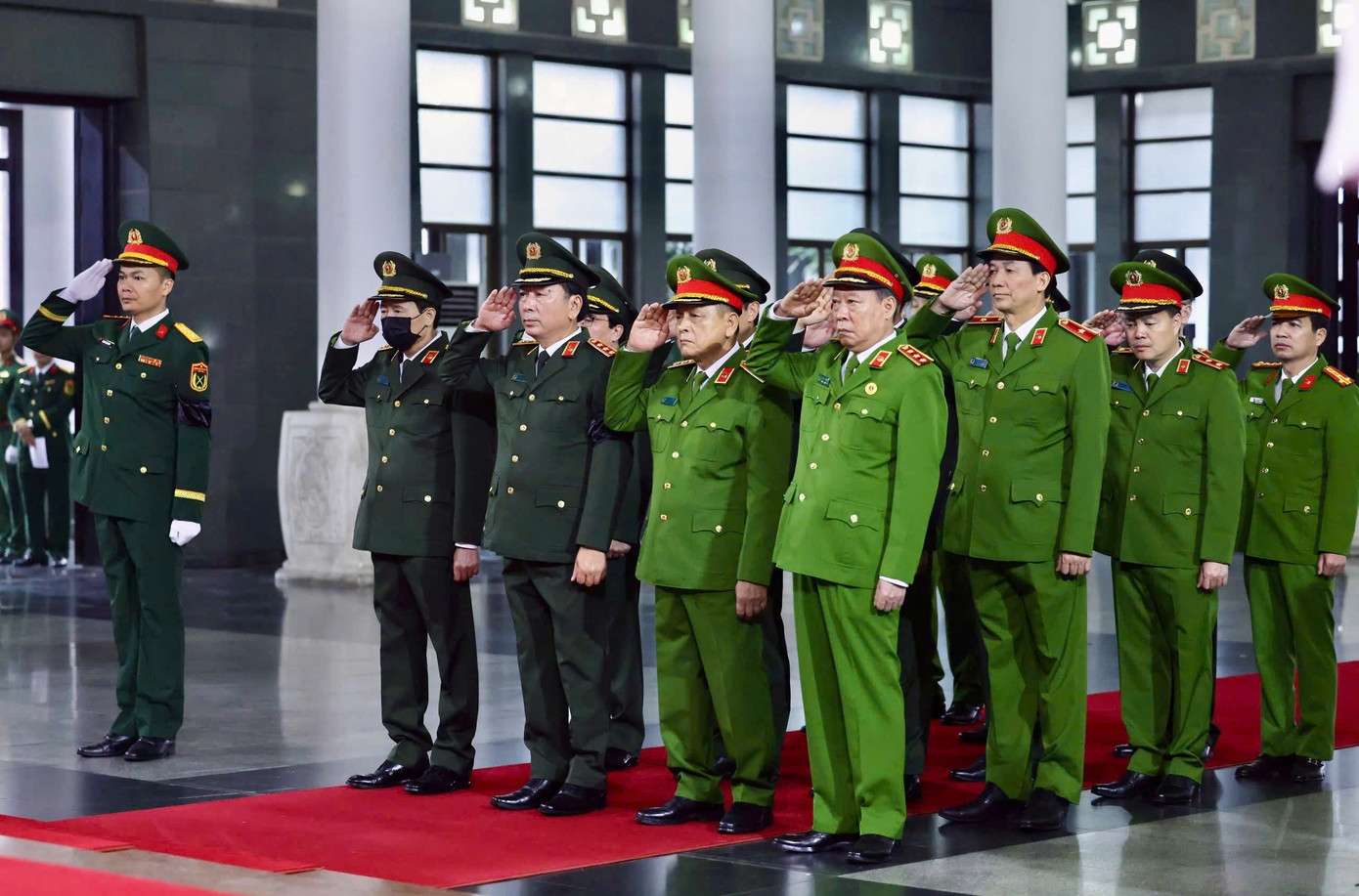 Đoàn Đảng uỷ Công an Trung ương – Bộ Công an do Thượng tướng Trần Quốc Tỏ, Phó Bí thư Đảng uỷ Công an Trung ương, Thứ trưởng Bộ Công an làm trưởng đoàn vào viếng. Đoàn Đảng uỷ Công an Trung ương – Bộ Công an do Thượng tướng Trần Quốc Tỏ, Phó Bí thư Đảng uỷ Công an Trung ương, Thứ trưởng Bộ Công an làm trưởng đoàn vào viếng.