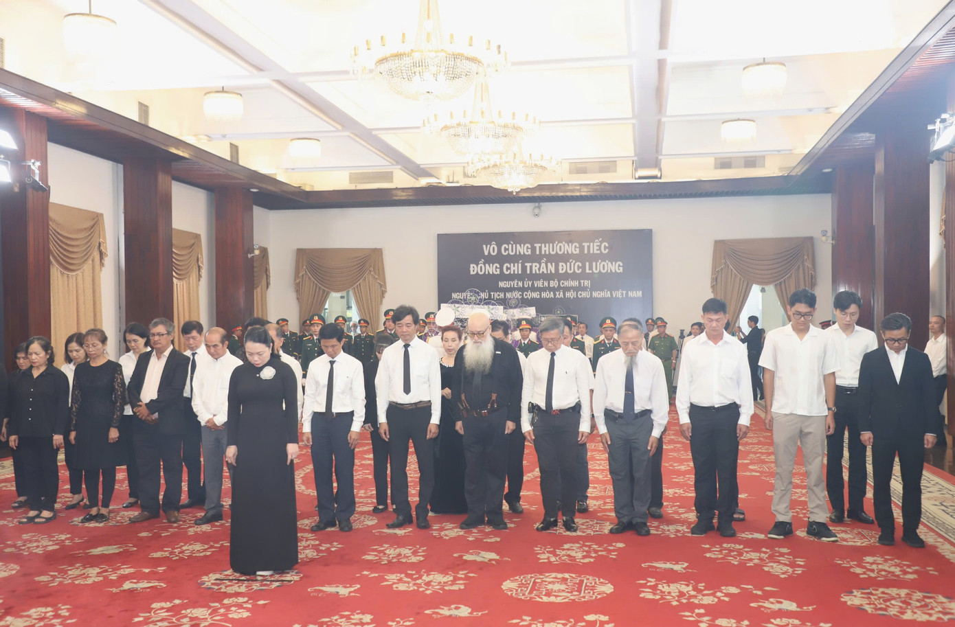 Đoàn Ủy ban về người Việt Nam ở nước ngoài TPHCM và kiều bào vào kính viếng tại Hội trường Thống Nhất (TPHCM) Đoàn Ủy ban về người Việt Nam ở nước ngoài TPHCM và kiều bào vào kính viếng tại Hội trường Thống Nhất (TPHCM)