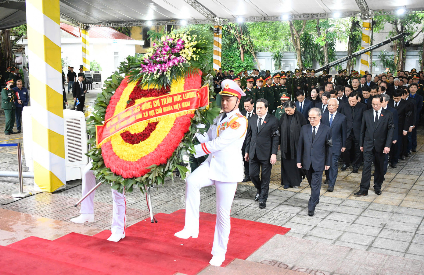 Lễ viếng nguyên Chủ tịch nước Trần Đức Lương ảnh 20 Lễ viếng nguyên Chủ tịch nước Trần Đức Lương ảnh 20