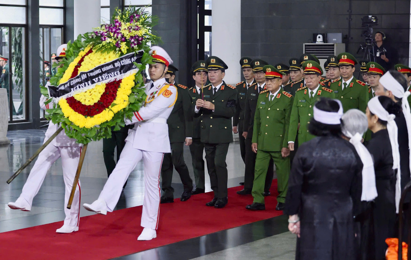 Lễ viếng nguyên Chủ tịch nước Trần Đức Lương ảnh 38 Lễ viếng nguyên Chủ tịch nước Trần Đức Lương ảnh 38