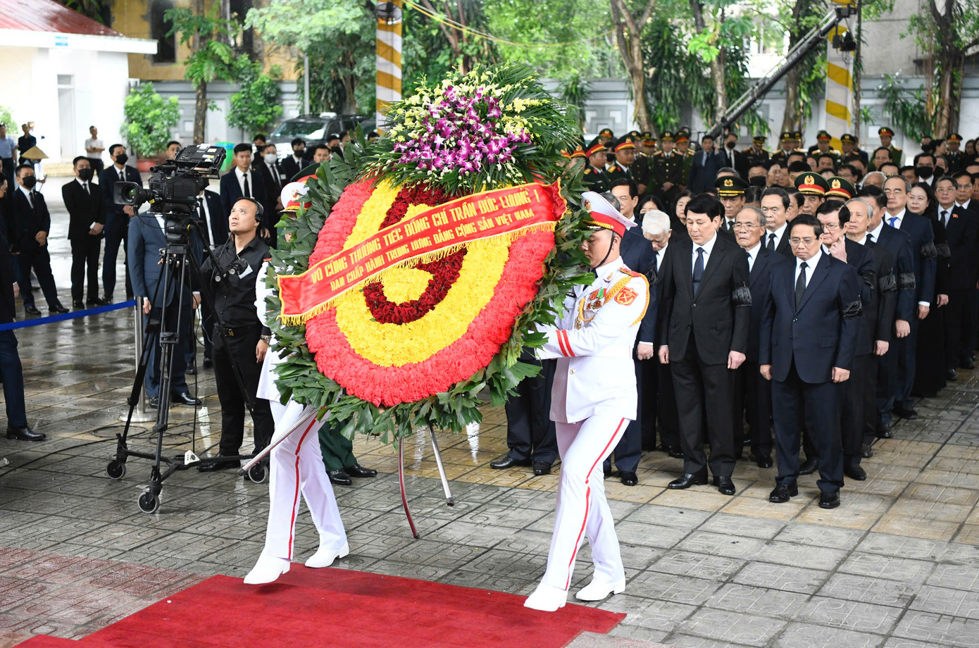 Lễ viếng nguyên Chủ tịch nước Trần Đức Lương ảnh 12 Lễ viếng nguyên Chủ tịch nước Trần Đức Lương ảnh 12