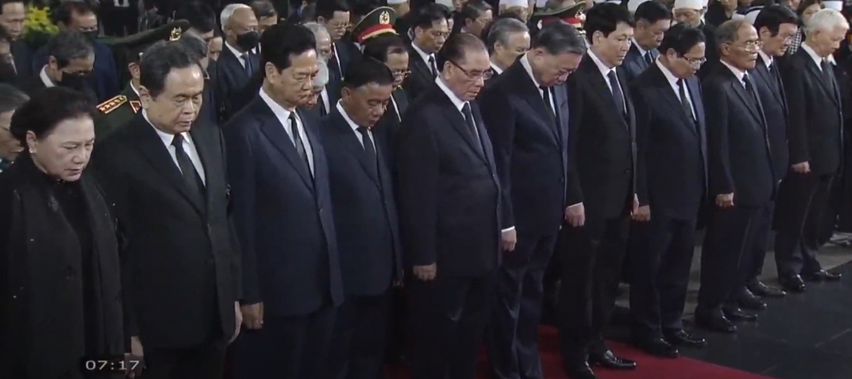 Lễ viếng nguyên Chủ tịch nước Trần Đức Lương ảnh 15 Lễ viếng nguyên Chủ tịch nước Trần Đức Lương ảnh 15