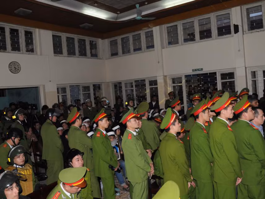 Lực lượng công an tại phiên tòa. Ảnh: Tuấn Nguyễn