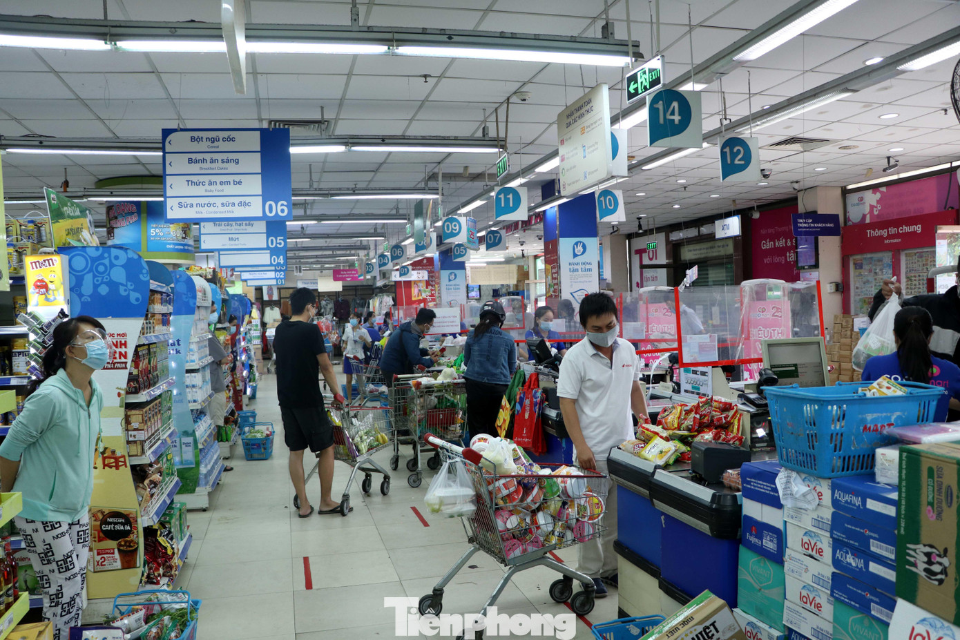 Hoặc siêu thị Co.op Mart Nguyễn Đình Chiểu trên đường Nguyễn Đình Chiểu, phường Võ Thị Sáu, quận 3 và 3 điểm CoopFood tại 209 Lê văn Sỹ, quận 3; số 171 Trần Quốc Thảo quận 3 và số1 Nguyễn Thông quận 3.