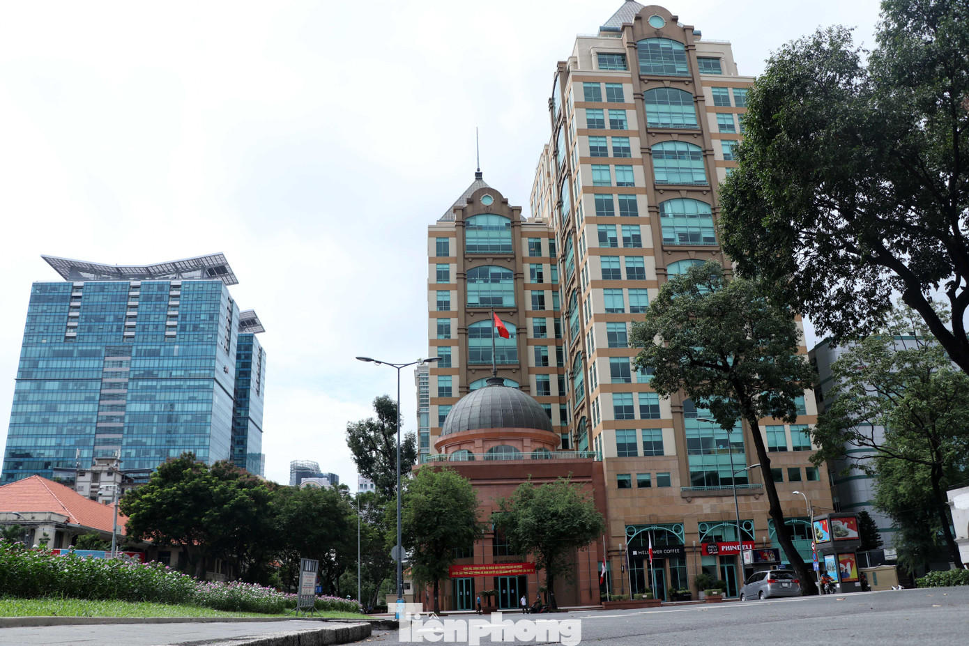 Các khu vui chơi, công viên ở trung tâm TPHCM cũng trở nên vắng lặng không một bóng người.