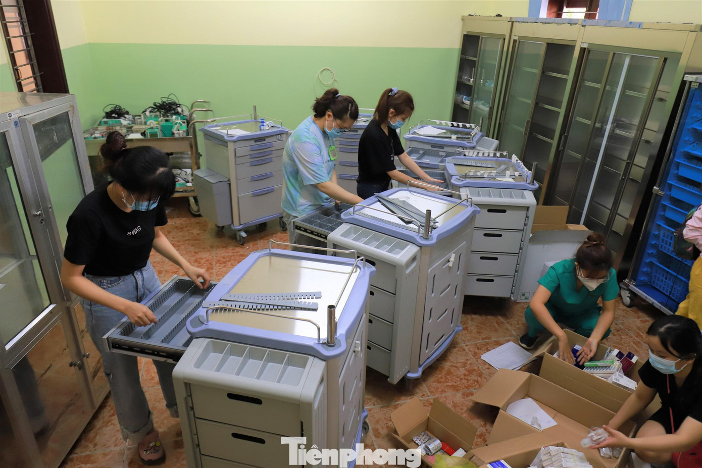 Trung tâm điều trị bệnh nhân COVID-19 với một đội ngũ cán bộ, nhân viên y tế có trình độ chuyên môn tốt, có kinh nghiệm trong công tác phòng, chống dịch COVID-19.