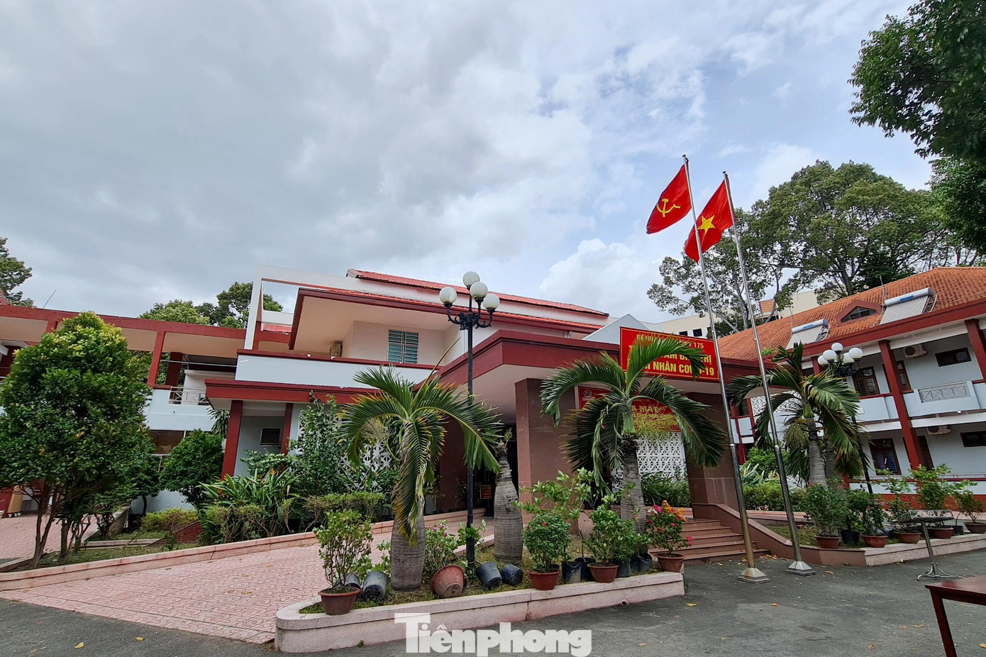 Ngay sau buổi lễ ra mắt, Trung tâm điều trị bệnh nhân COVID-19 của Bệnh viện Quân y 175 với đầy đủ nguồn nhân lực, cơ sở hạ tầng, máy móc trang thiết bị y tế, cơ số thuốc, sẵn sàng tiếp nhận, điều trị bệnh nhân COVID-19.