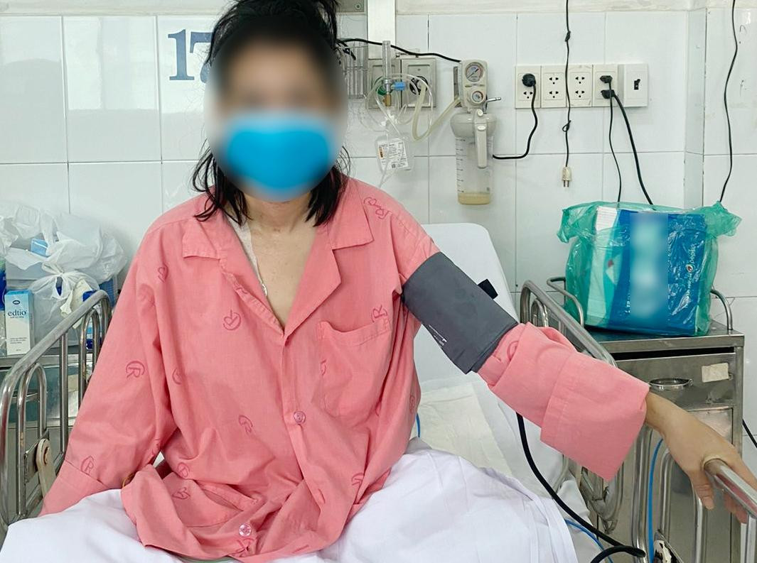 Nữ bệnh nhân có thể tự ngồi dây sau thời gian được điều trị.