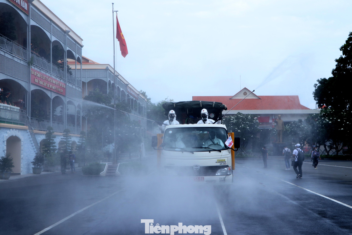 Lực lượng Quân đội đã cải tiến, lắp đặt 35 bộ thiết bị bơm cao áp trên các phương tiện để thực hiện việc phun khử khuẩn trên địa bàn TPHCM.