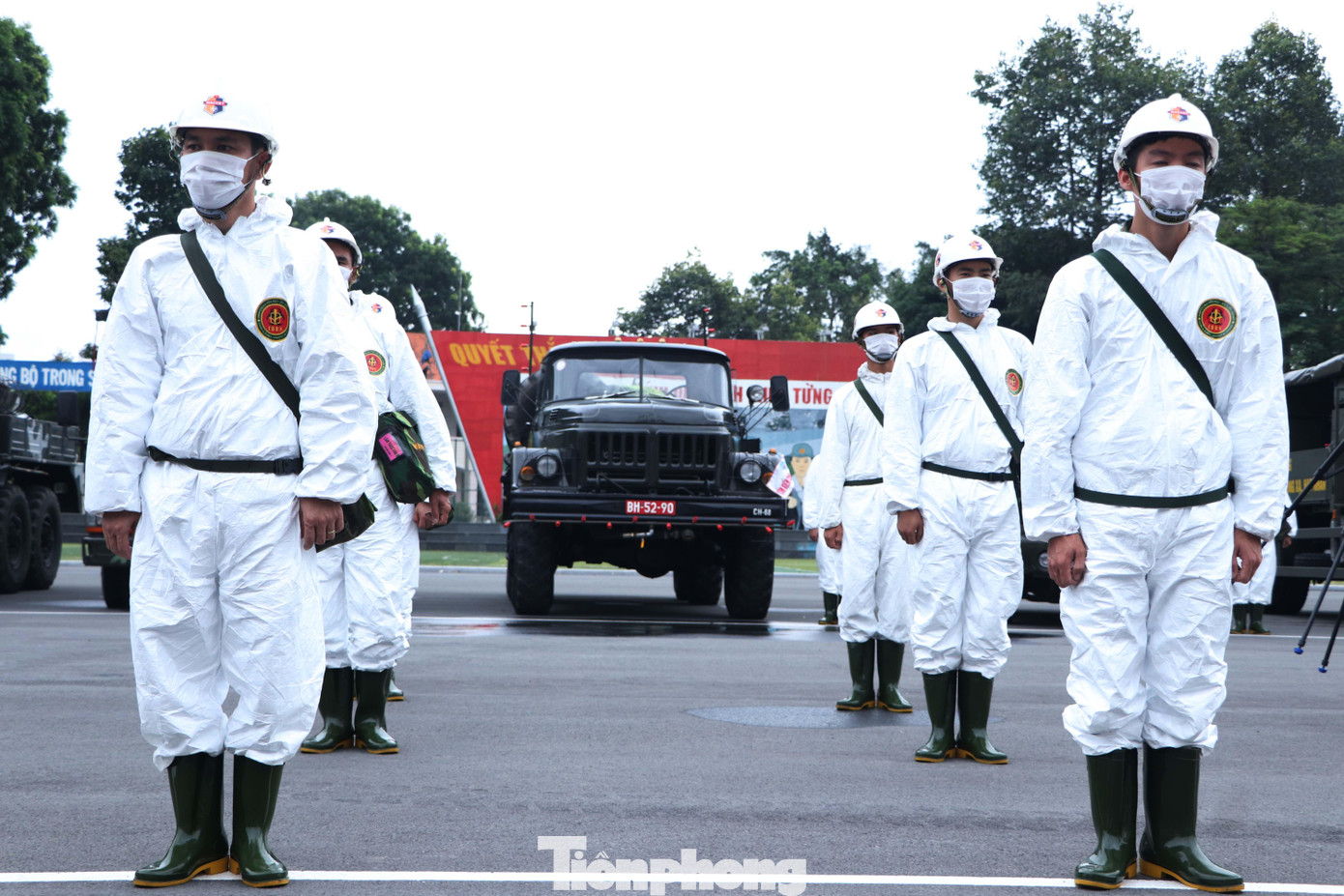 Đồng thời, khuyến cáo người dân có ý thức tự bảo vệ mình, thực hiện tốt chủ trương "mỗi người dân là một chiến sĩ, mỗi gia đình là một pháo đài phòng chống dịch".