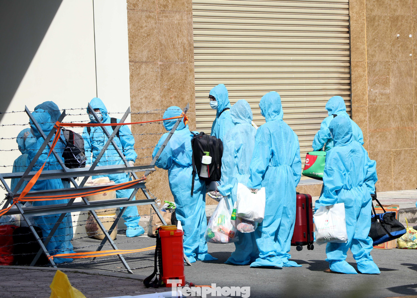 Lực lượng y tế được huy động tối đa cho các bệnh viện dã chiến- ảnh N.B Lực lượng y tế được huy động tối đa cho các bệnh viện dã chiến- ảnh N.B