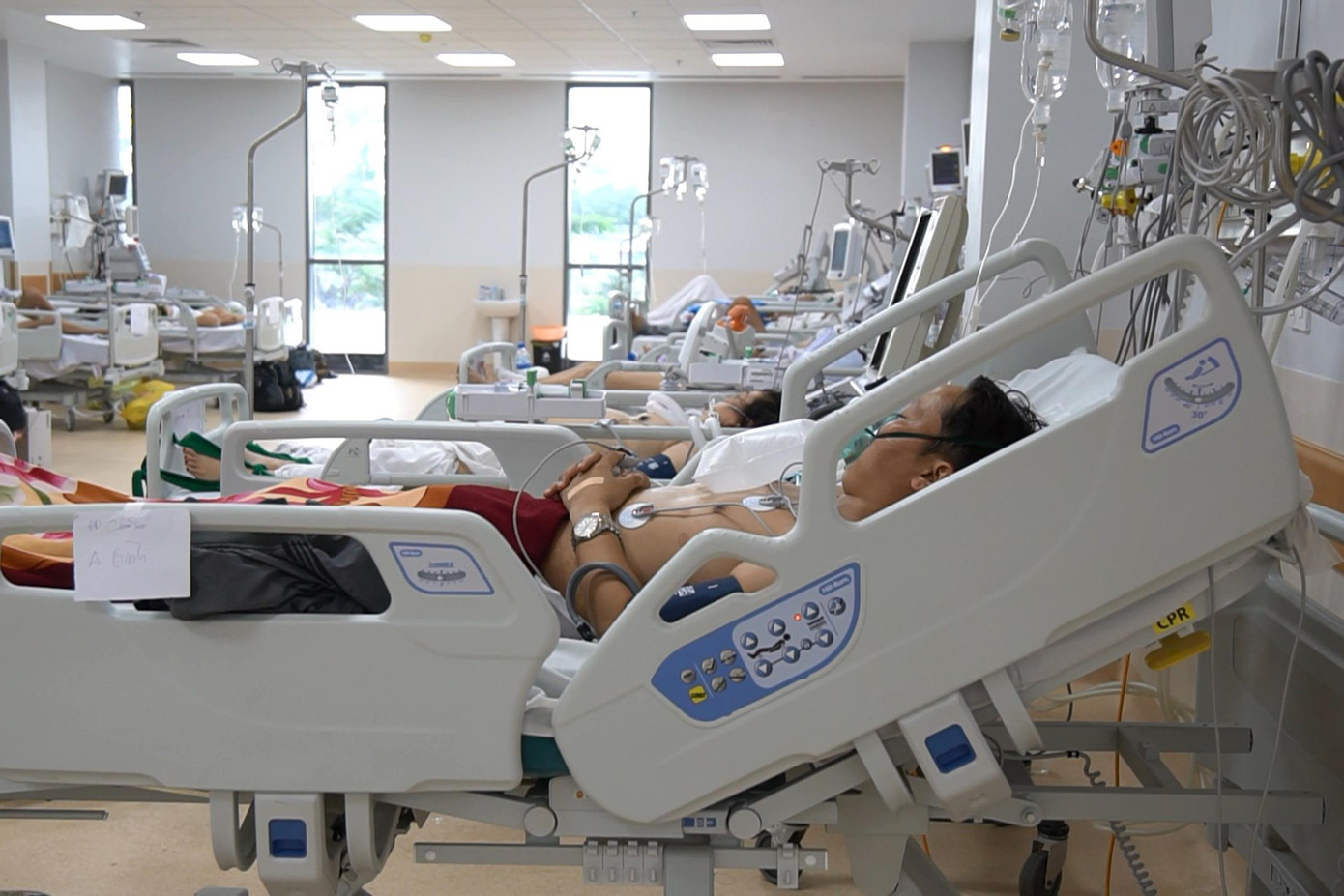 Về nhân lực, hiện tại, bệnh viện có tổng số 651 nhân viên đến từ Bệnh viện Chợ Rẫy, Bệnh viện Nhân dân Gia Định, Bệnh viện Nhân dân 115, Bệnh viện Thống Nhất, Bệnh viện Ung bướu, Bệnh viện 71 Trung ương, Bệnh viện 74 Trung ương, Sở Y tế Phú Thọ, Hải Phòng. Về nhân lực, hiện tại, bệnh viện có tổng số 651 nhân viên đến từ Bệnh viện Chợ Rẫy, Bệnh viện Nhân dân Gia Định, Bệnh viện Nhân dân 115, Bệnh viện Thống Nhất, Bệnh viện Ung bướu, Bệnh viện 71 Trung ương, Bệnh viện 74 Trung ương, Sở Y tế Phú Thọ, Hải Phòng.