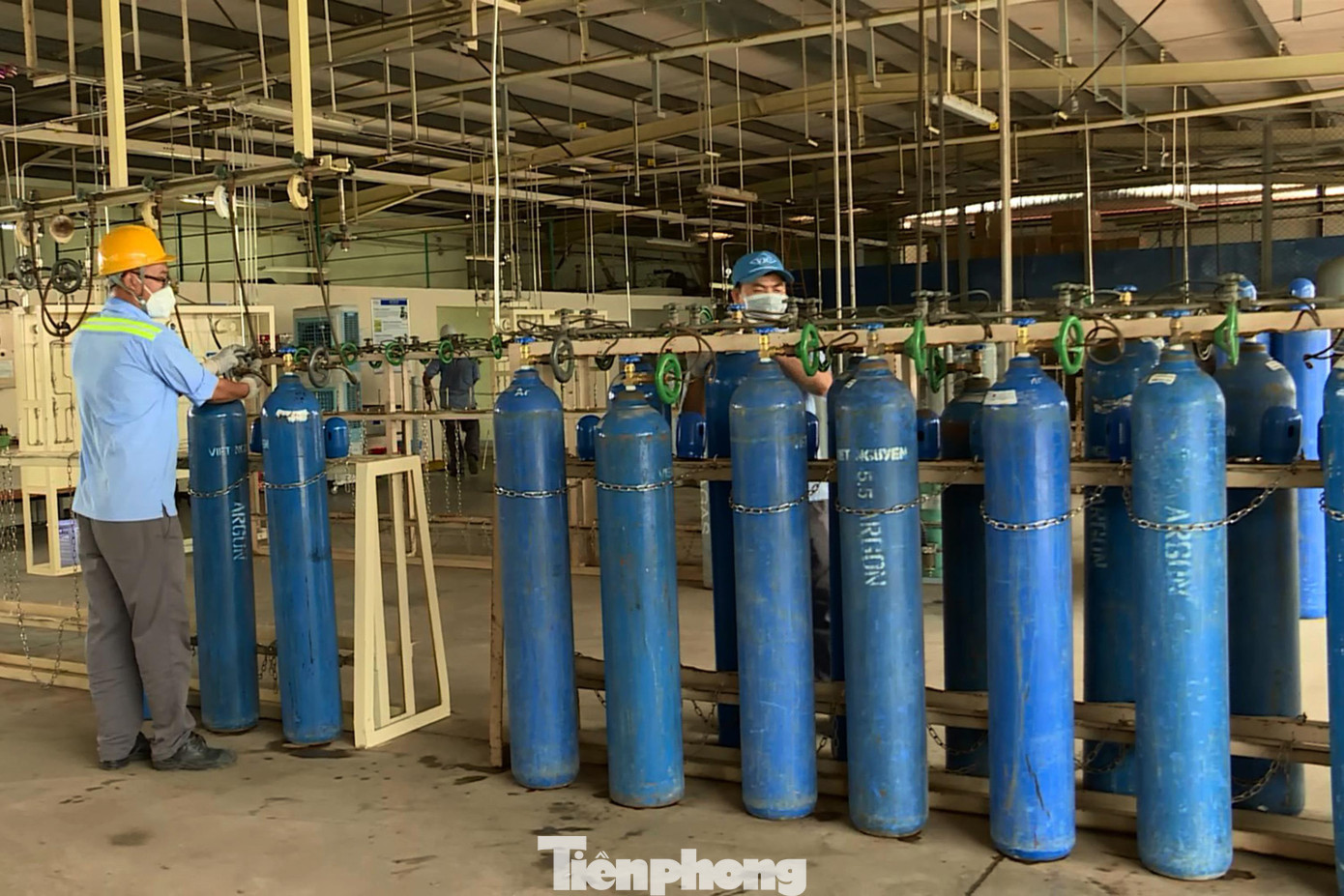 Theo ông Nguyễn Trung Hoan, Giám đốc kỹ thuật, Công ty Nippon Sanso Việt Nam, khu vực phía Nam công ty có 3 nhà máy và có thể sản xuất lên đến 310 tấn oxy lỏng/ngày, dung tích có thể chứa được lên tới 4.000 tấn.