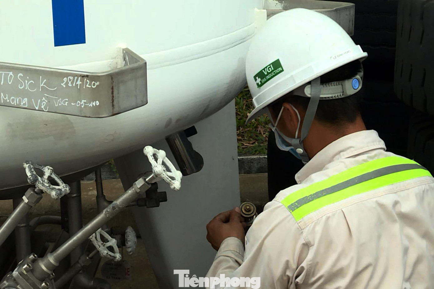 Như tại công ty Nippom Sanso Việt Nam, đơn vị này có đủ khả năng sản xuất oxy để cung ứng cho khu vực điều trị bệnh nhân COVID-19, đặc biệt là các bệnh viện hồi sức cấp cứu.