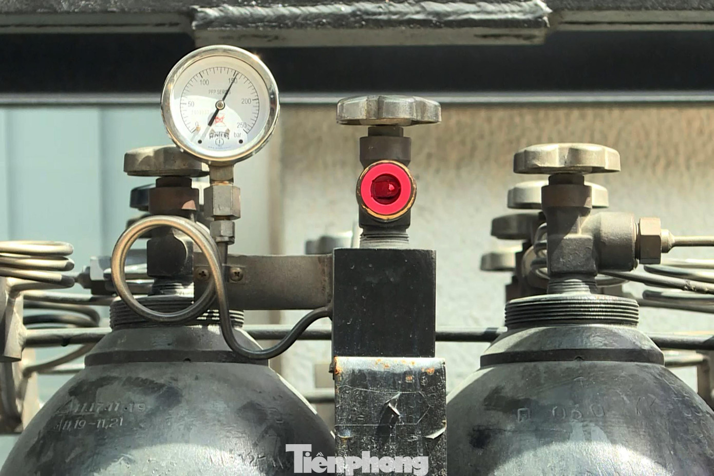 Để việc vận chuyển oxy đến các bệnh viện nhanh chóng và kịp thời, doanh nghiệp đề nghị sự hỗ trợ đường bộ từ chính quyền địa phương cũng như các trung tâm y tế, bệnh viện, khi xe vận chuyển phải có sự ưu tiên thủ tục giấy tờ, trước khi giao hàng để thời gian vận chuyển oxy từ nhà máy đến bệnh viện rút ngắn lại.