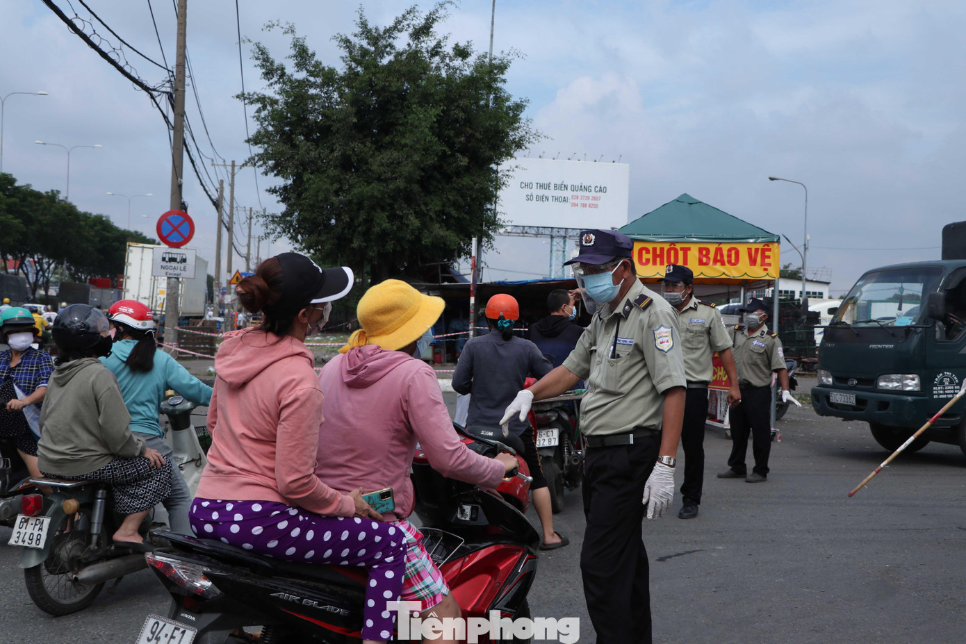 Theo UBND TP Thủ Đức, tình hình dịch bệnh COVID-19 trên địa bàn TP Thủ Đức đang diễn biến phức tạp, khu vực chợ đầu mối nông sản Thủ Đức cũng đã xuất hiện trường hợp lây nhiễm COVID-19 và nguy cơ còn các ca nhiễm chưa được phát hiện ngoài cộng đồng.